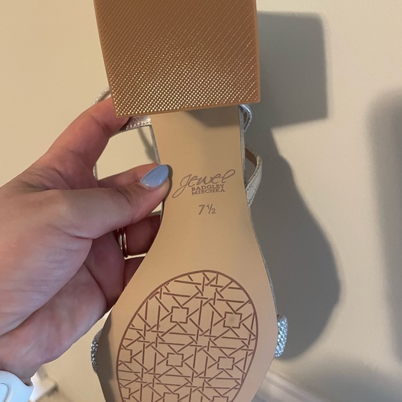 Silver Earlene Jewel Badgley Mischka Block Heel 7.5 new in box - Picture 3 of 6